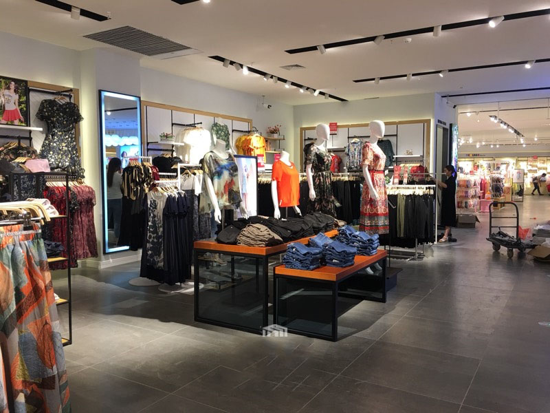 服裝百貨店老年區(qū)設(shè)計