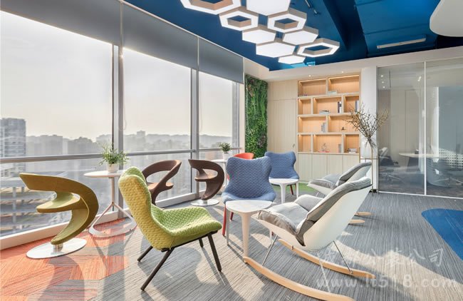 現(xiàn)代簡(jiǎn)約風(fēng)辦公室裝修設(shè)計(jì)