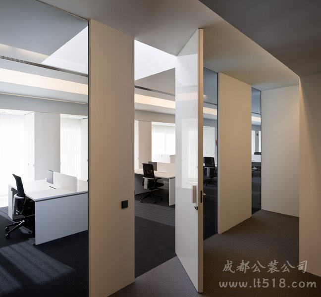 成都現(xiàn)代辦公室裝修風(fēng)格哪家工裝裝修公司好？