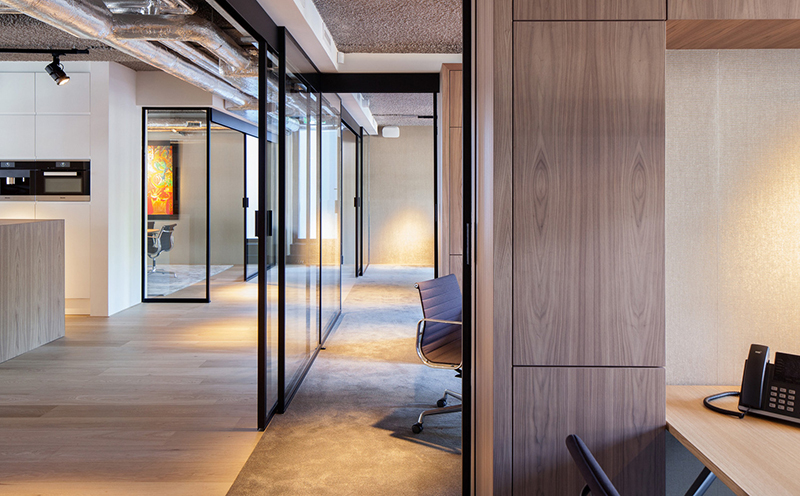 辦公室裝修申請報告范文二